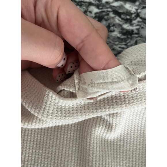 Altar'd State Beige Waffle Knit Cropped Pocket Tee High Low Hem Top Mens Medium - Picture 2 of 5